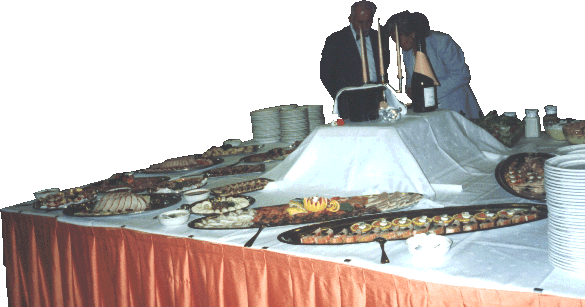 Das Buffet mit Onkel Hans und Schwiegermama Helga